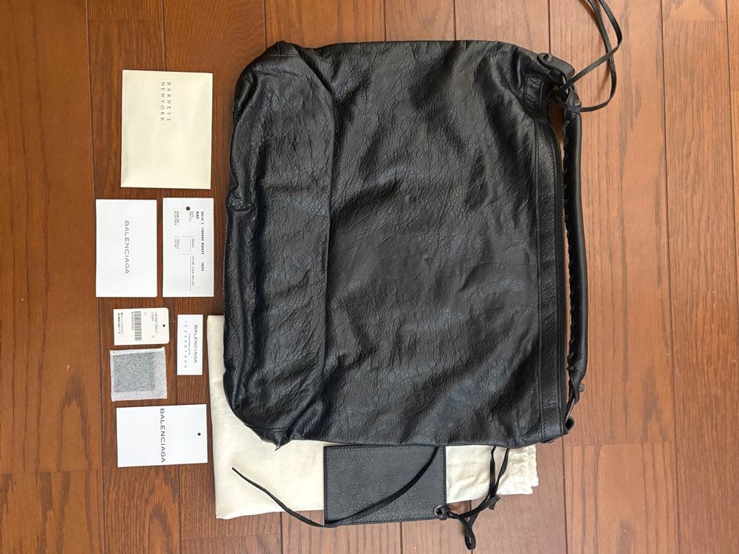 【未使用】BALENCIAGA ブラックレザー ショルダーバッグ　サンデー
