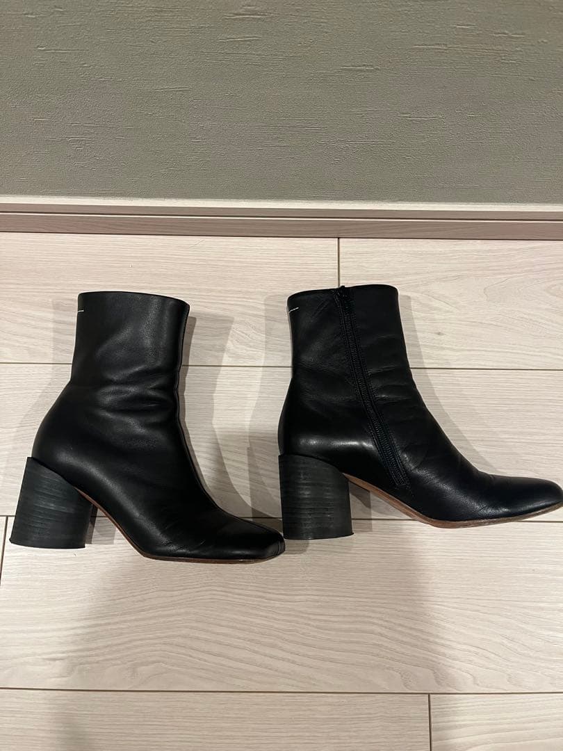 MM6ブラックレザーショートブーツ