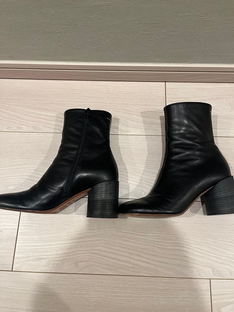 MM6ブラックレザーショートブーツ