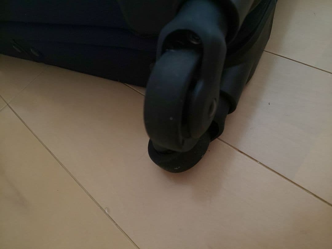 【新品未使用】無印良品 半分の厚みで収納できるソフトキャリーケース (XL)