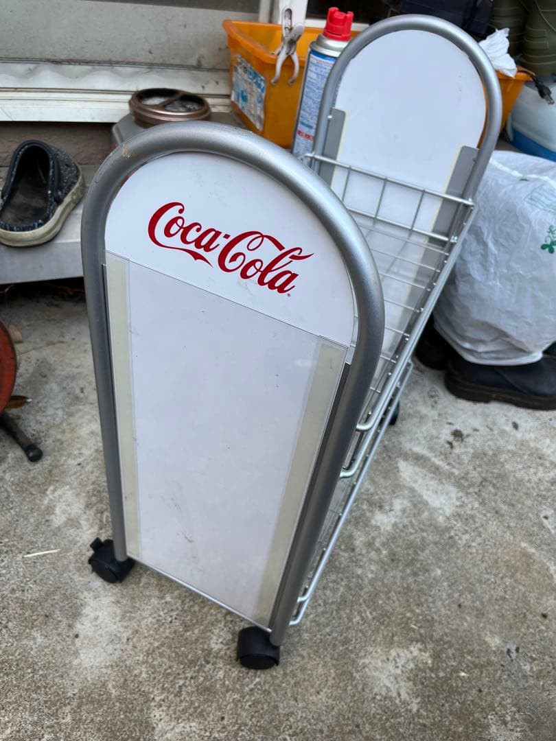 コカコーラ　収納棚キャスター付