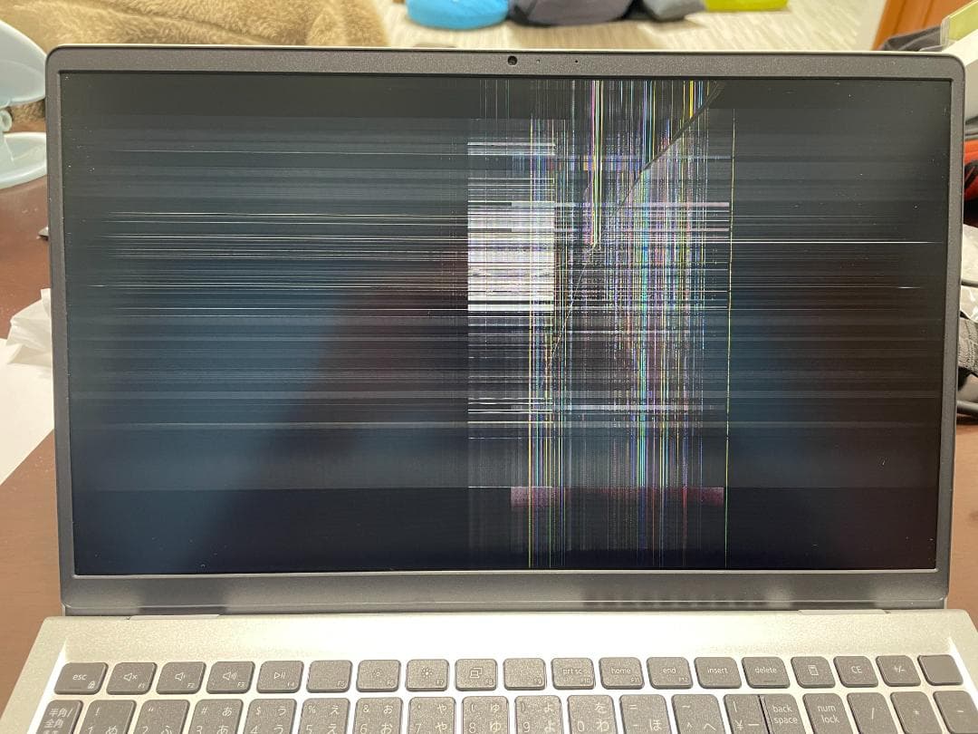 L*o様 DELL Inspiron 15 3520 P112F007 ディスプ