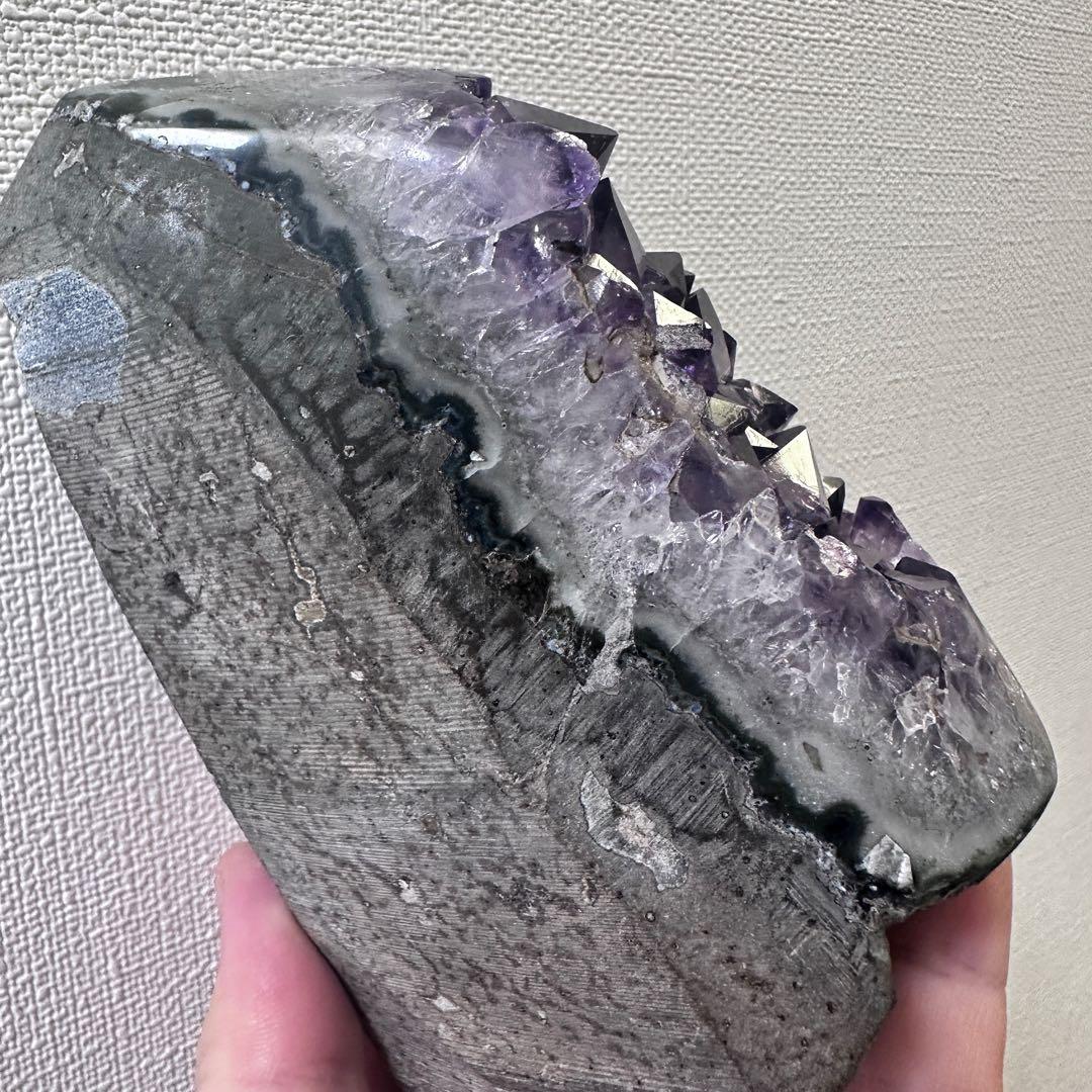 濃紫の煌めきウルグアイ産☆キラキラ☆アメジストクラスターパワーストーンA1088