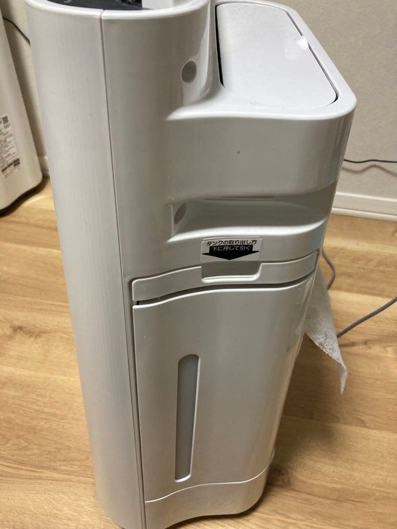 シャープ　加湿空気清浄機　KC-P50-W