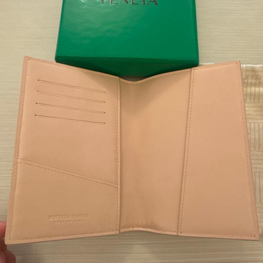 超レア　BOTTEGA VENETA カセット パスポートケース ピンク
