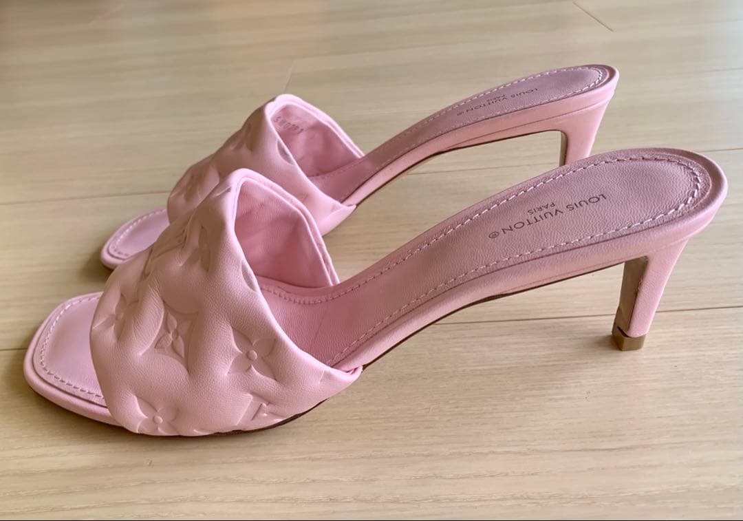 Louis Vuitton ピンクモノグラムエンボス レザーミュール24.5相当