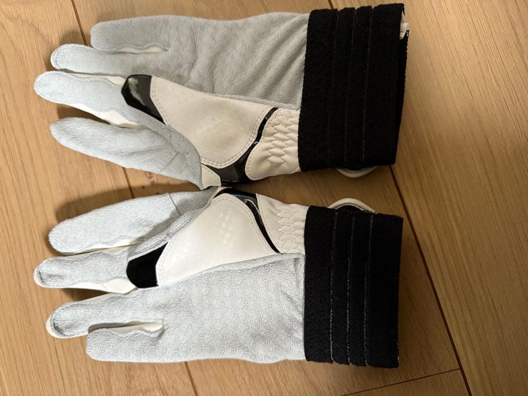 周東選手　バッティンググローブ
