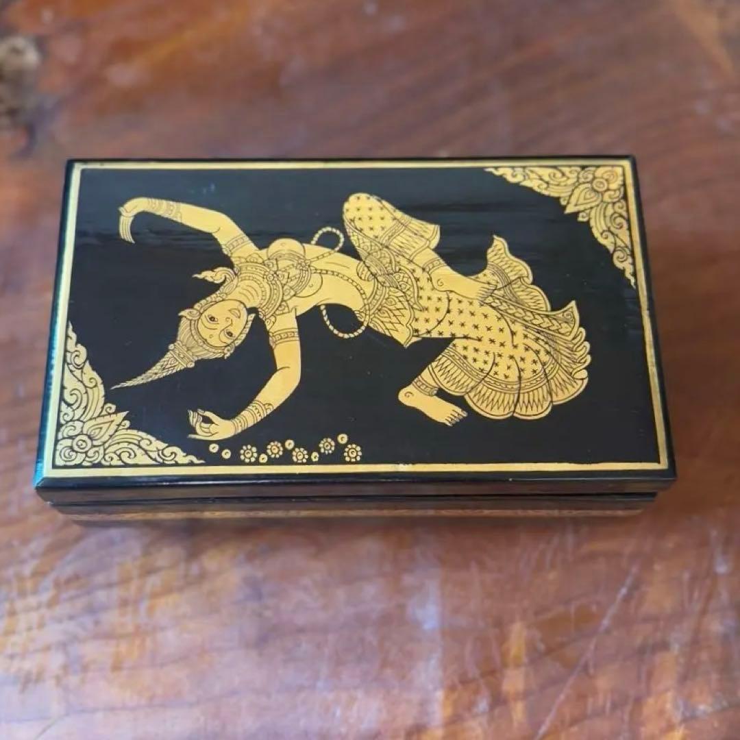 【タイ・チュンマイ】金色装飾のジュエリーボックス