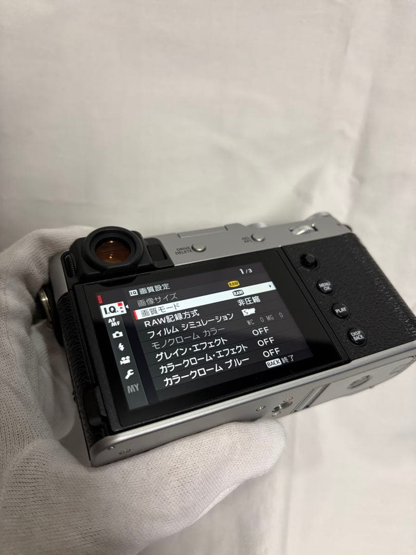 FUJIFILM X100V シルバー　美品・おまけつき