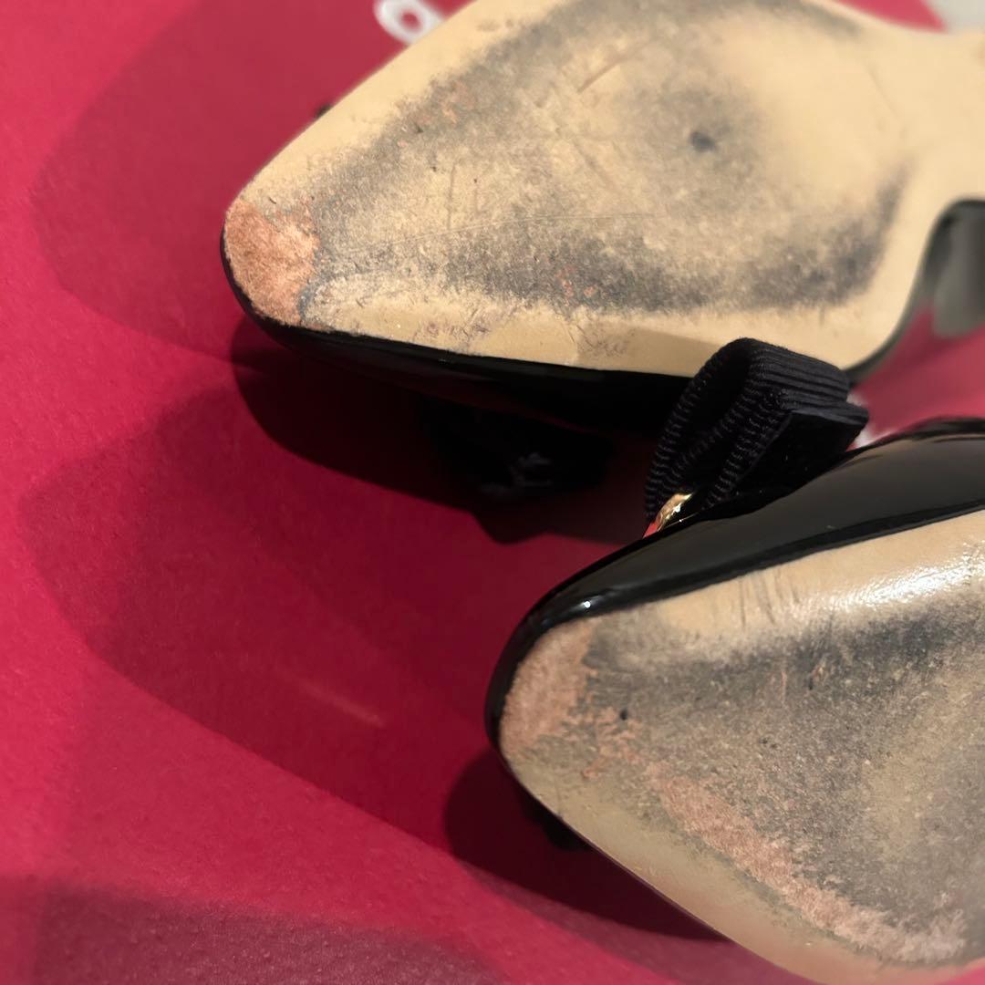 美品　FERRAGAMO VARA ヴァラ パンプス フェラガモ　卒業式　6D