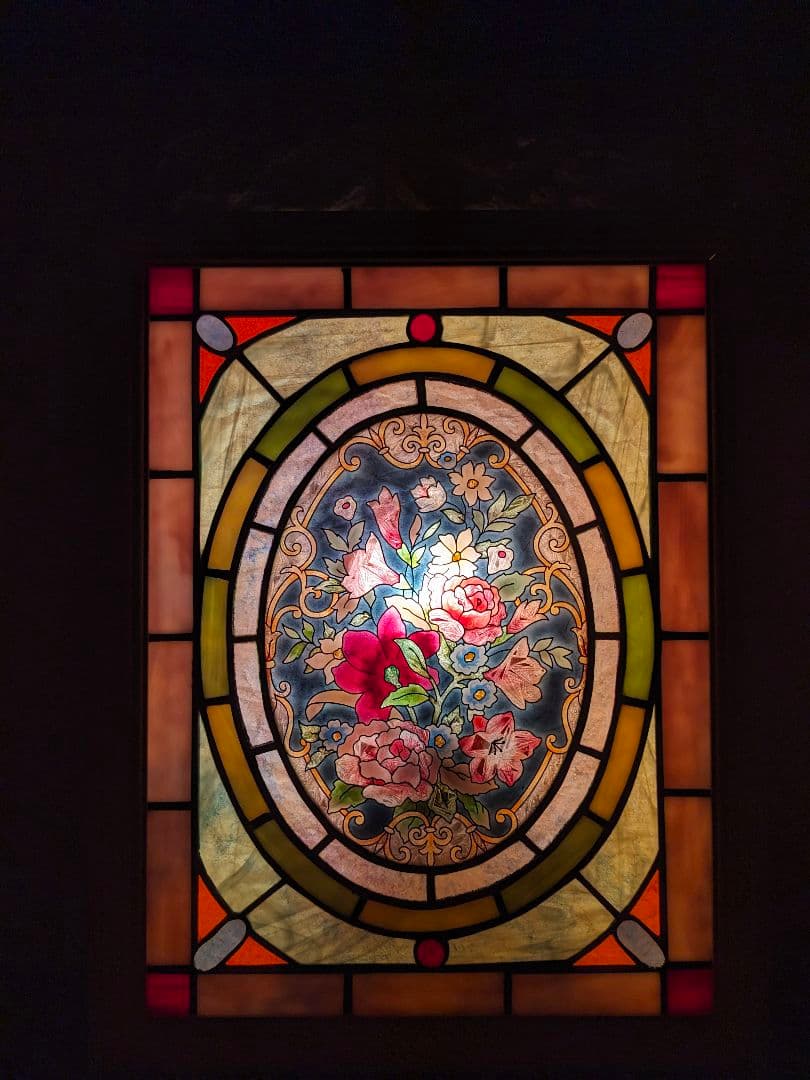 ステンドグラス　壁掛け　額付き　内部電球点灯付き