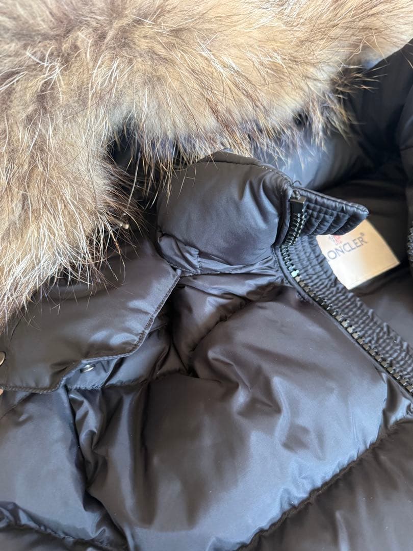 モンクレールファーダウンジャケット