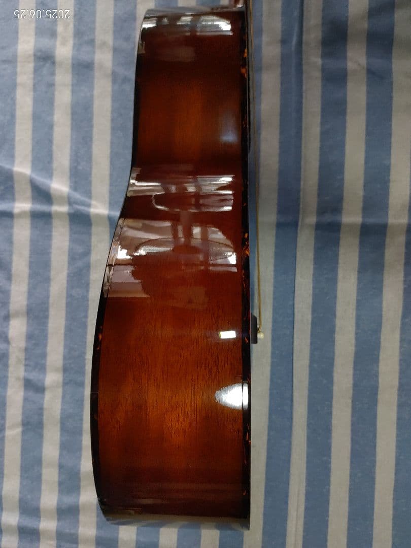 Morrisの12フレットジョイントのNYスタイルギターMY-601tsです。