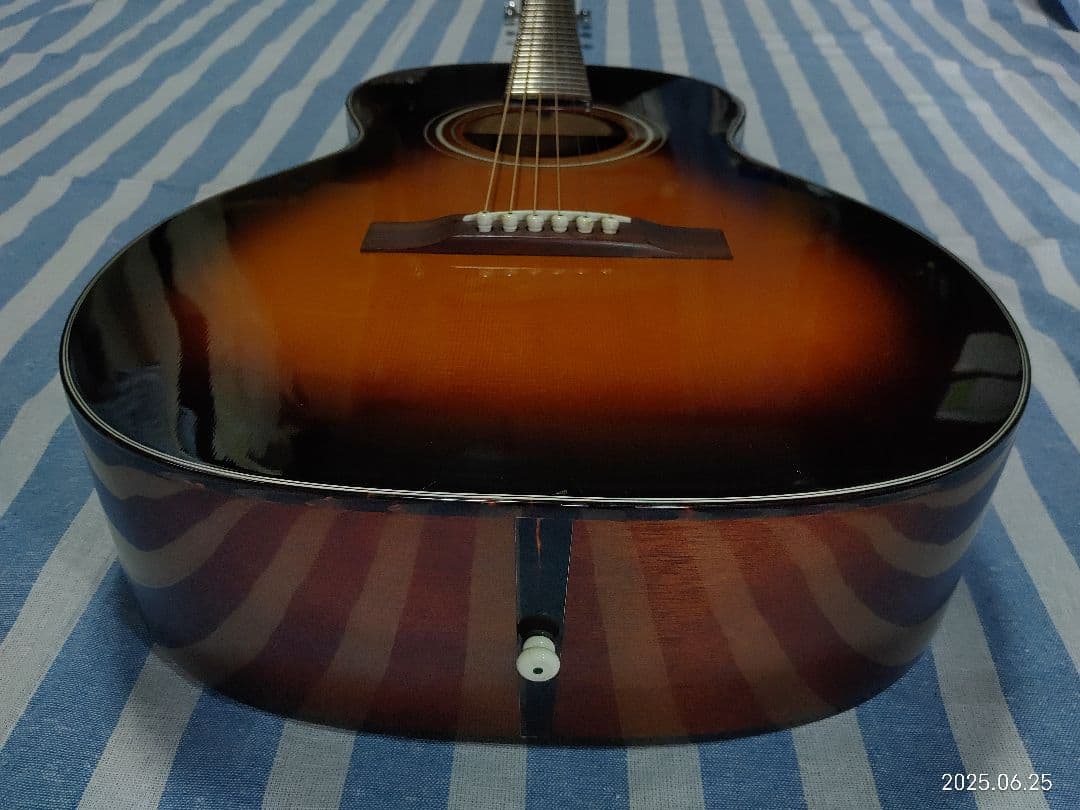 Morrisの12フレットジョイントのNYスタイルギターMY-601tsです。