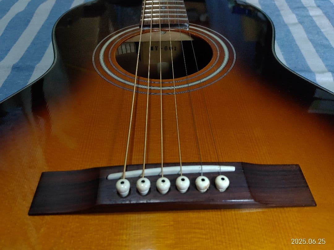 Morrisの12フレットジョイントのNYスタイルギターMY-601tsです。