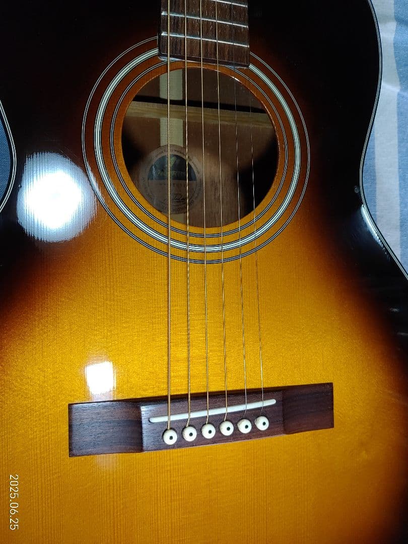 Morrisの12フレットジョイントのNYスタイルギターMY-601tsです。