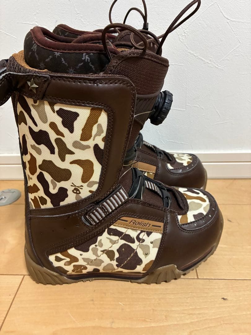 【未使用品】YONEX RELISH BOA 23㎝ スノボブーツ　レディース