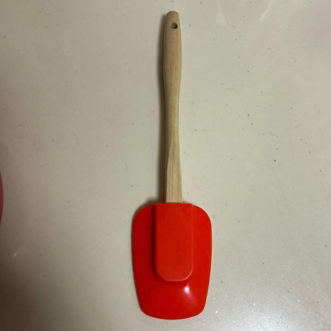 ルクルーゼ　ココットロンド　20cm レッド　ヘラのセット