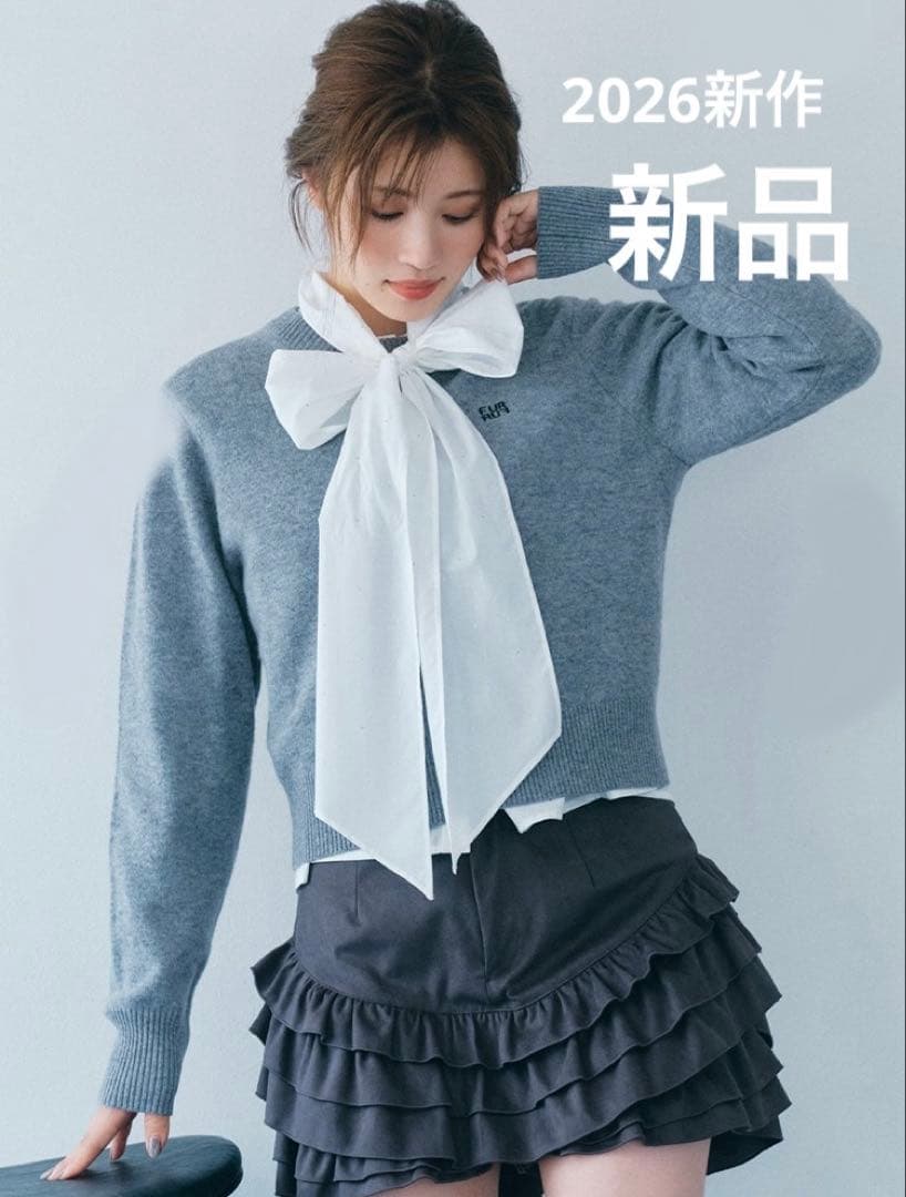 【最終値下げ】新品　ビジュー付きボウタイブラウス