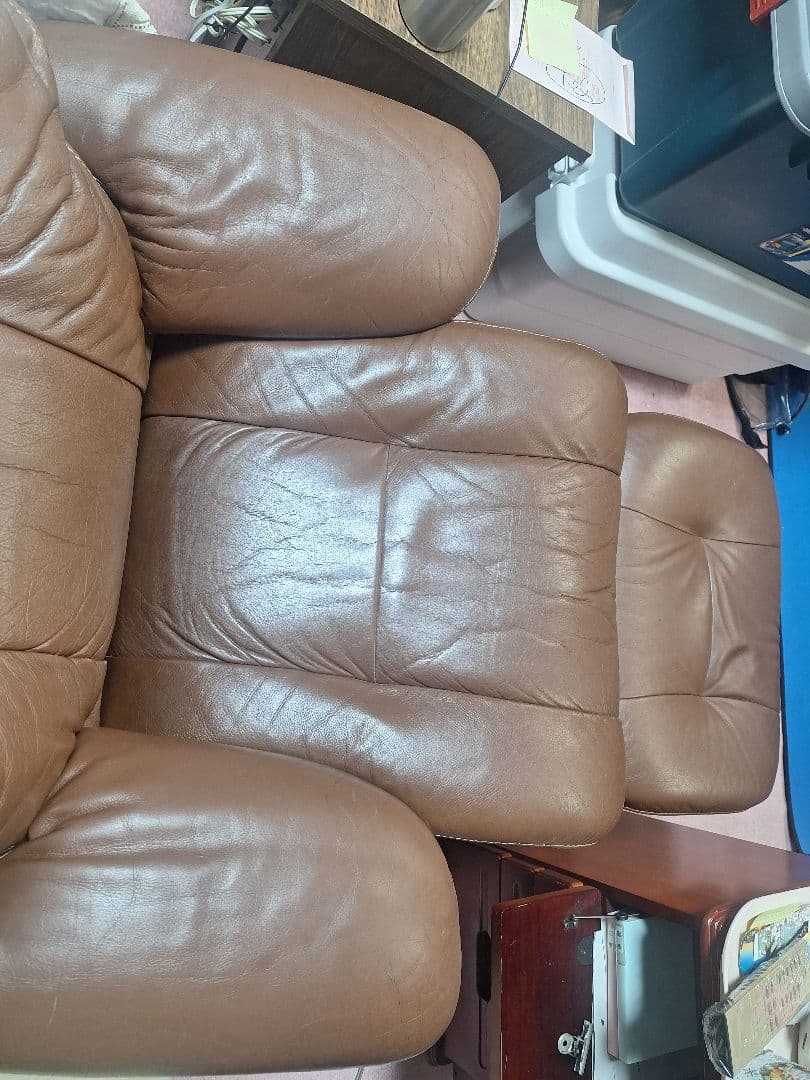 【引き取り専用】レザーリクライニングチェアとオットマン カリモク