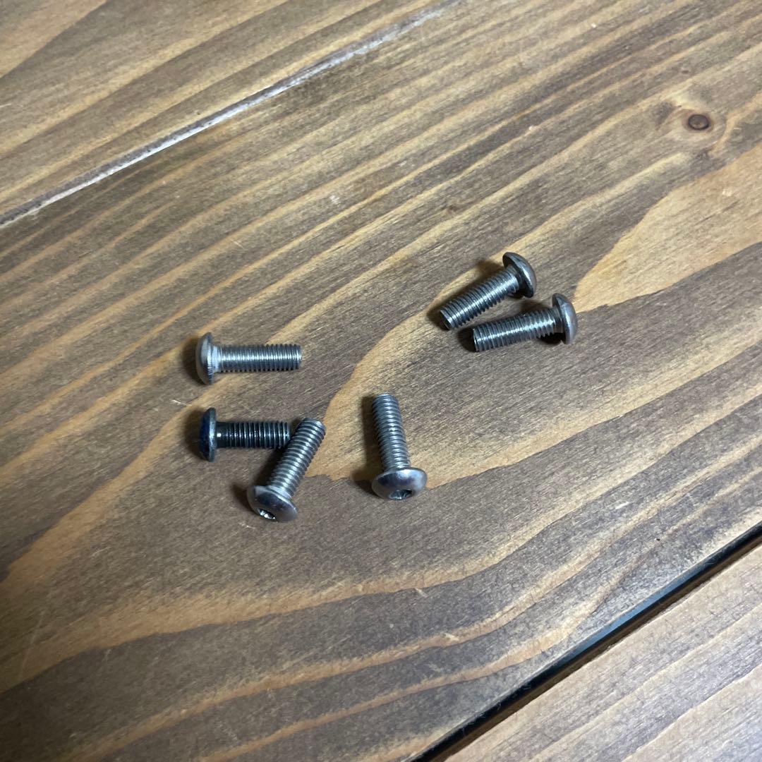 MOMO RACE 32パイ ホーンボタン リング ボルト付き