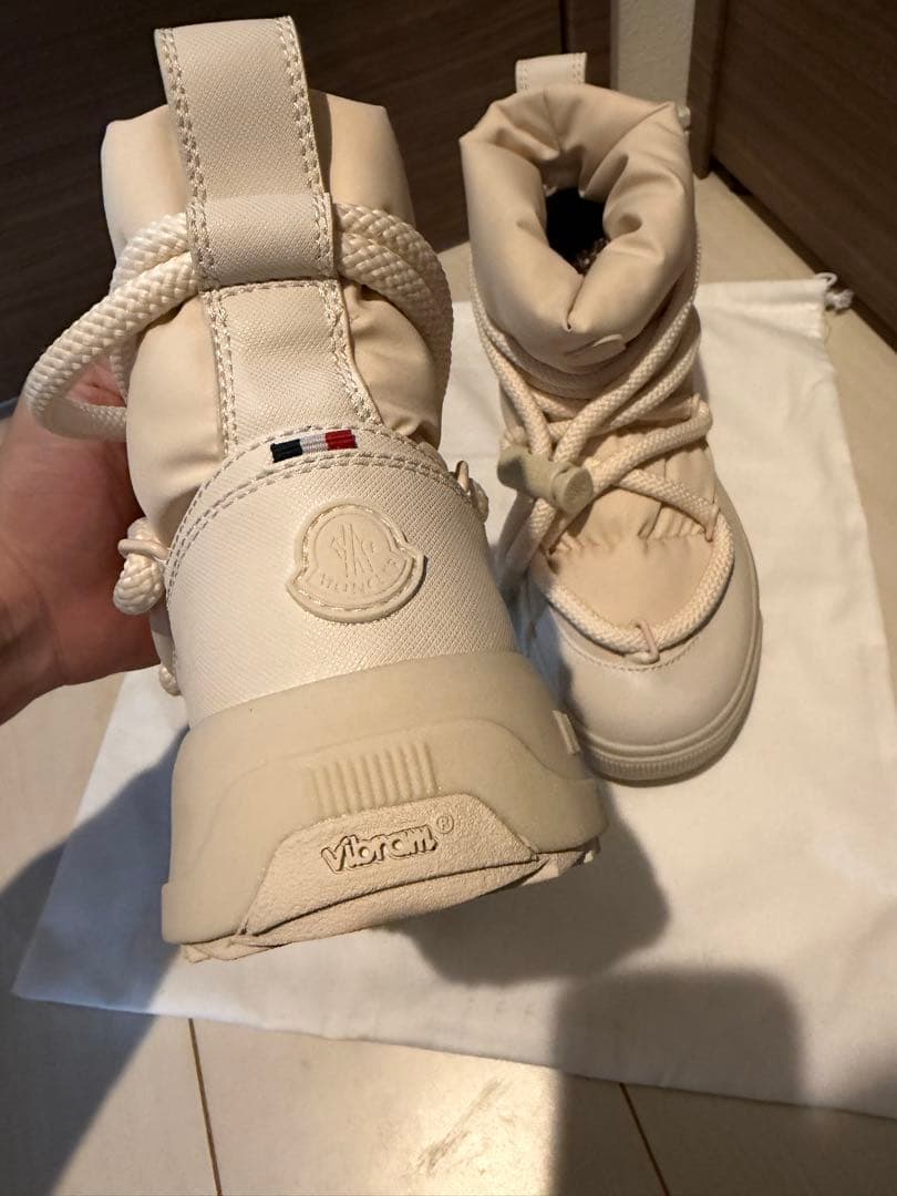 m*u様 【正規品】 MONCLER モンクレール ベージュ ダウンブーツ レデ