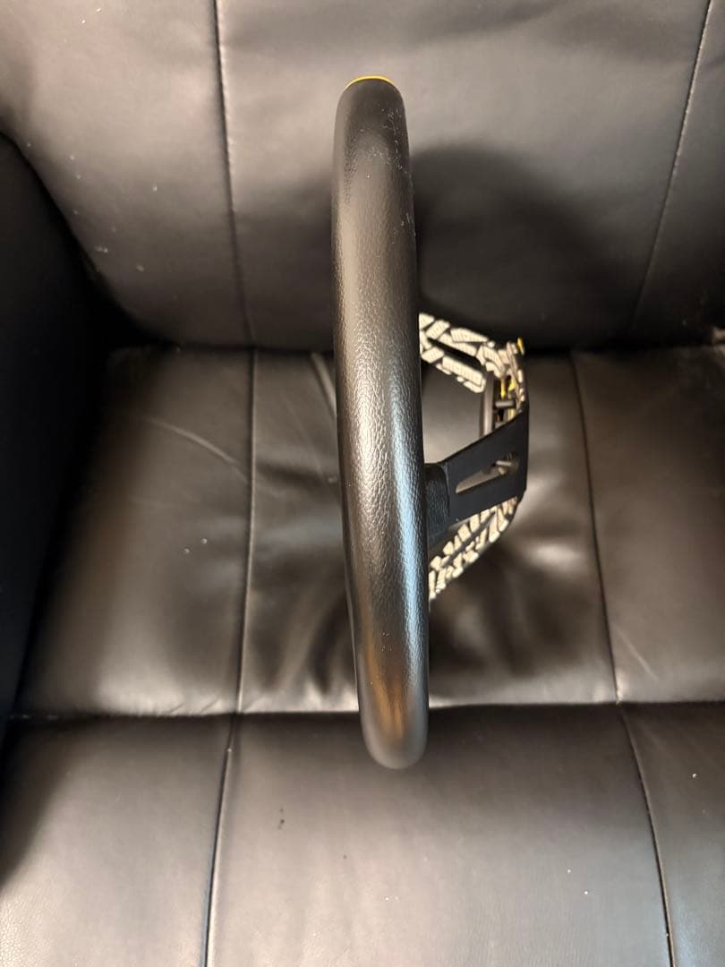 【もりもん】MOMO ステアリング・ハンドル本体 黒/黄色