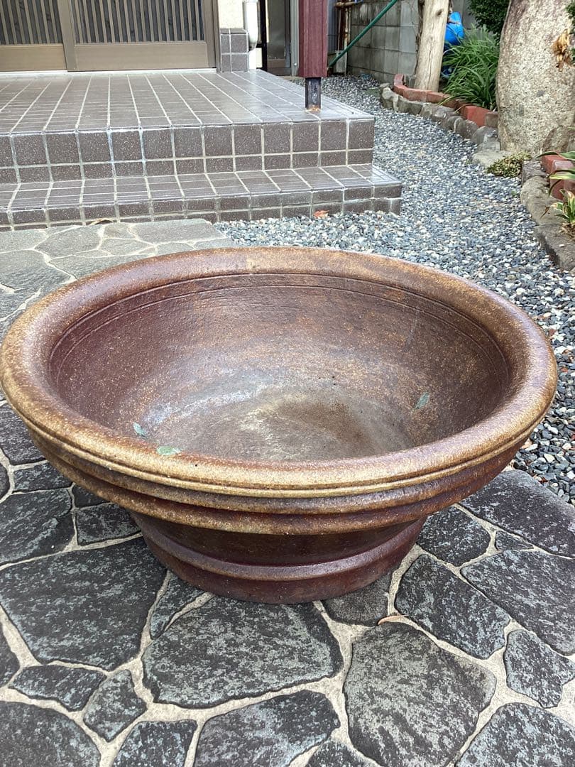 備前焼の大型植木鉢直径60㎝くらい　なかなか見ないと思います珍しい物です