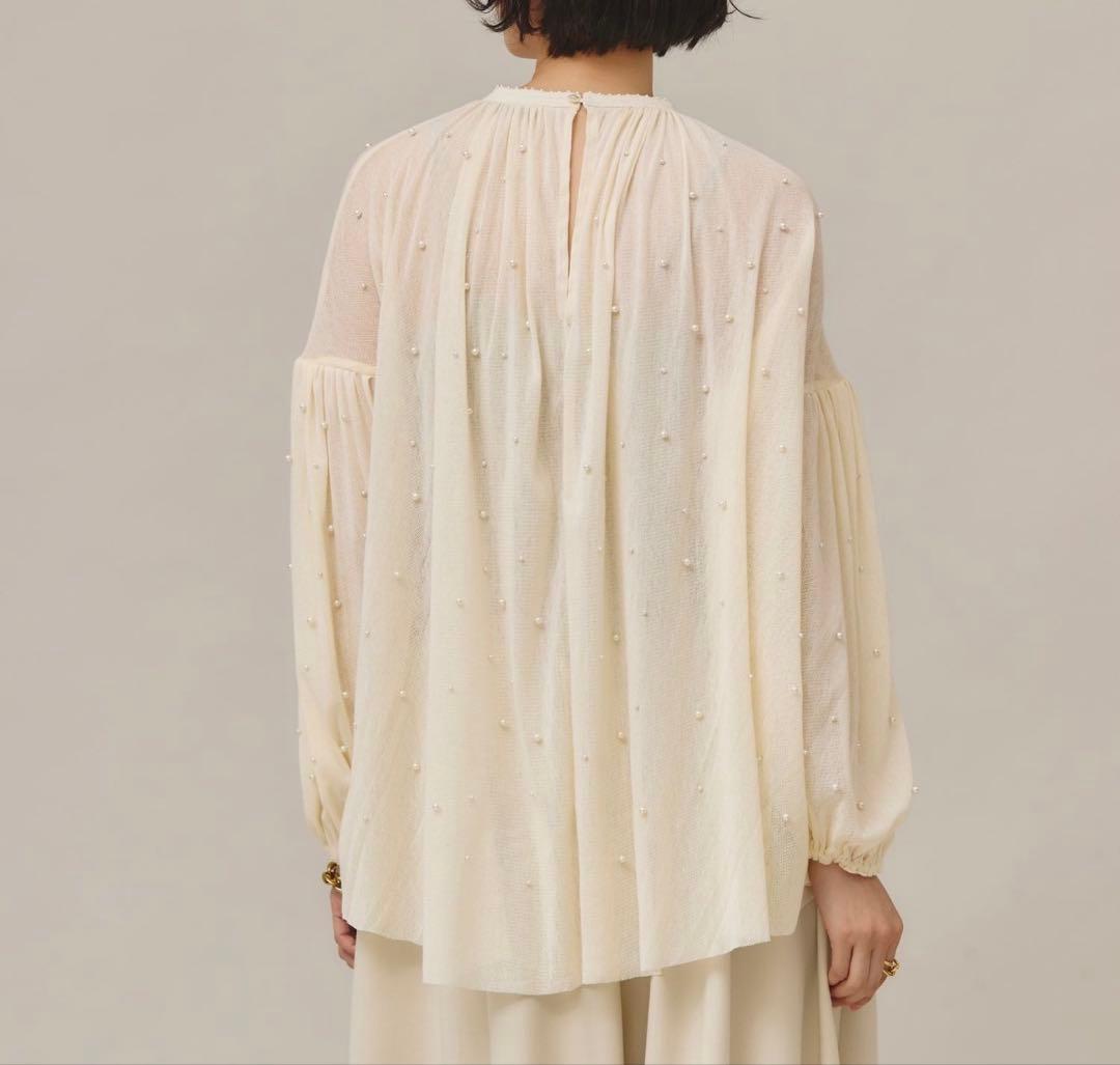 【新品未使用】カレンソロジー　コットンチュールパールブラウス　ホワイト