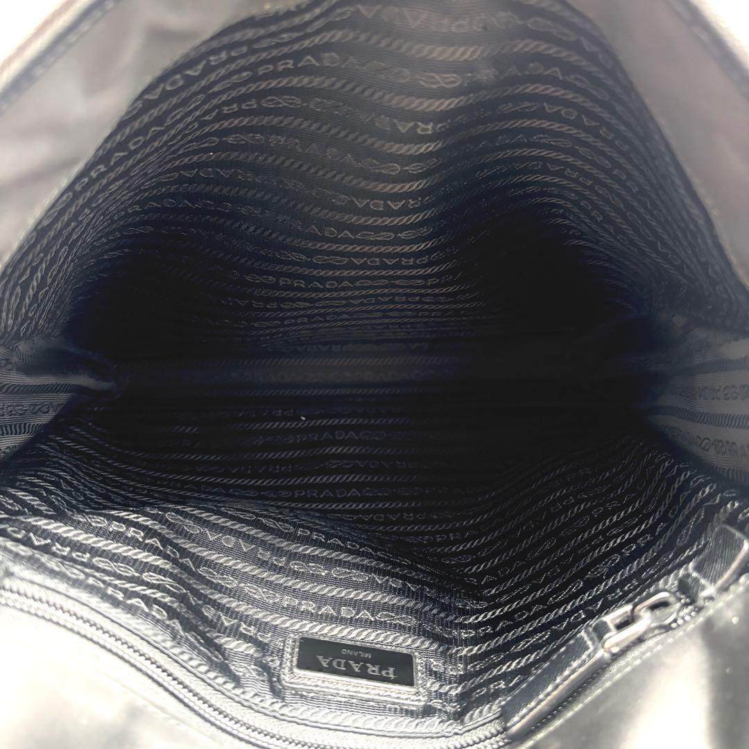 極美品 プラダ ショルダーバッグ フラップ 三角ロゴ 白タグ 斜め掛け ブラック