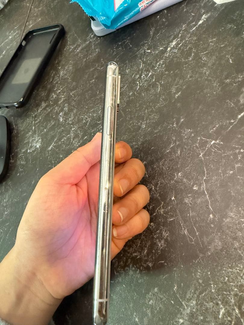 Apple iPhone XSシルバー 本体 256g