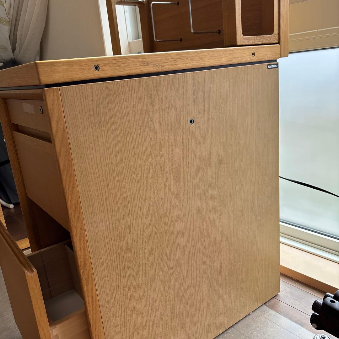 カリモク学習、机　　￼スパイオキッズ