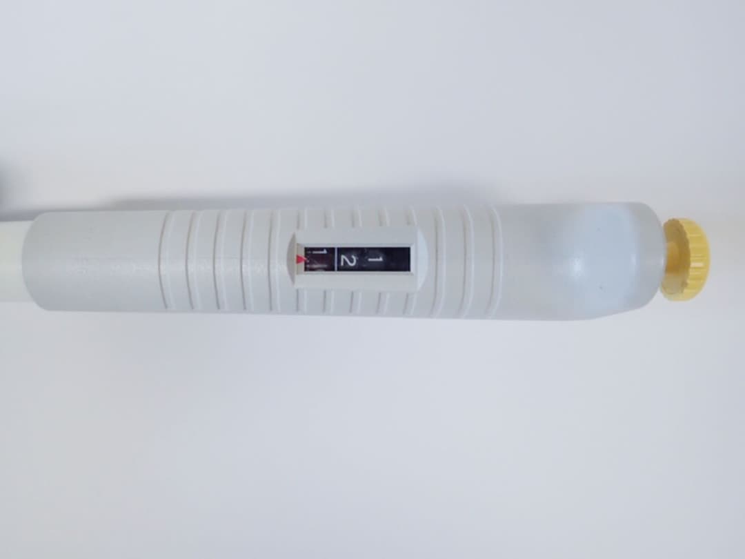 ニチリョー社製ピペット マン(2~20uL)