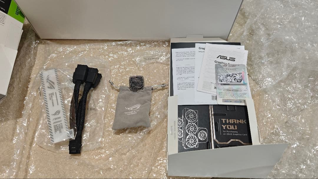 ROG STRIX GAMING RTX 4090 OC white白