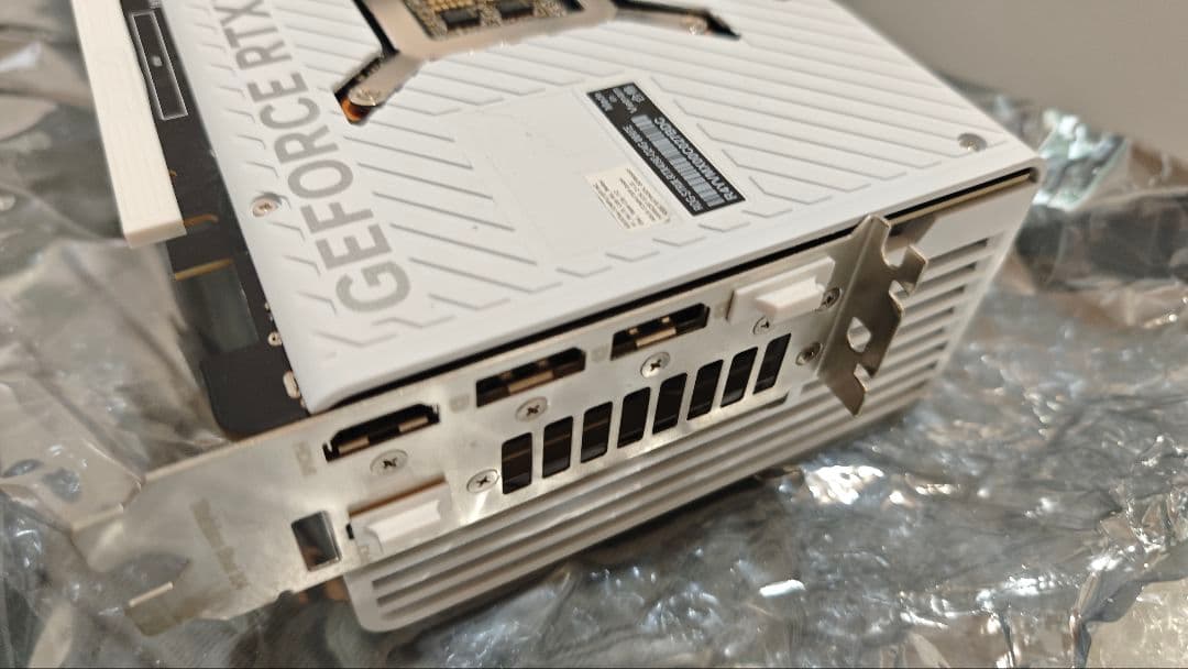 ROG STRIX GAMING RTX 4090 OC white白