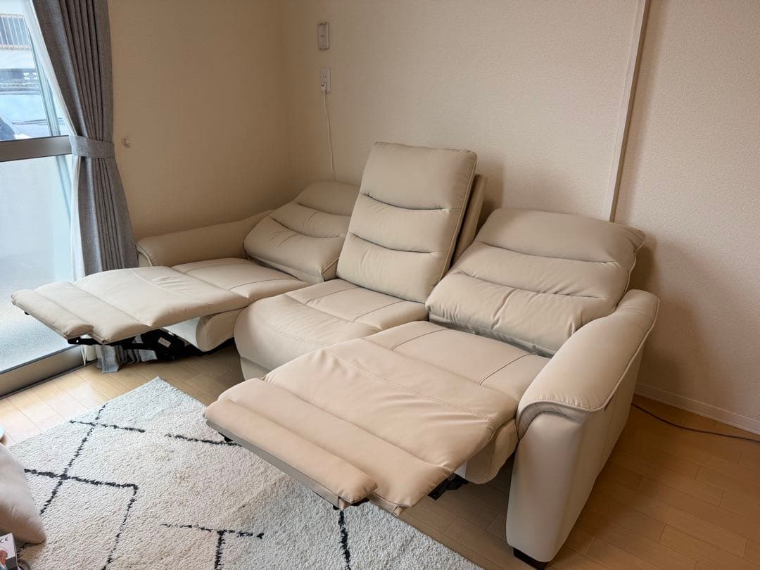 (直接引き取り限定)3人掛けテーブル付き電動リクライニングソファ