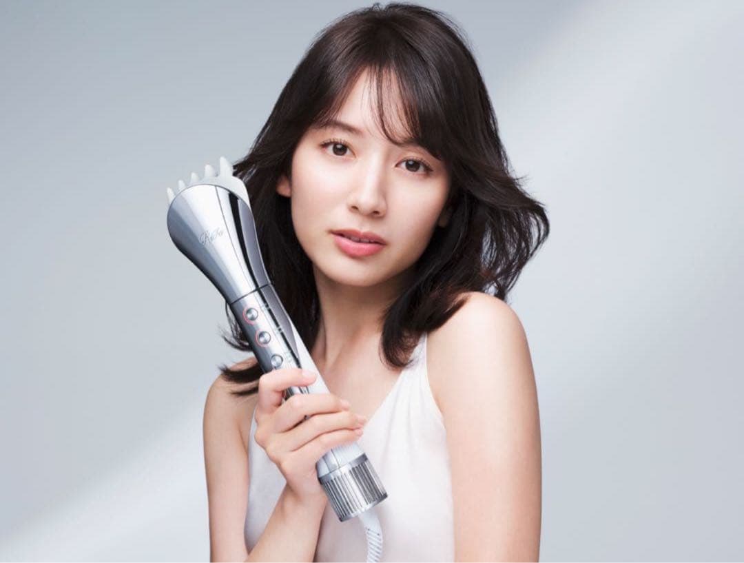 【新品】ヘアドライヤー　リファリセッター