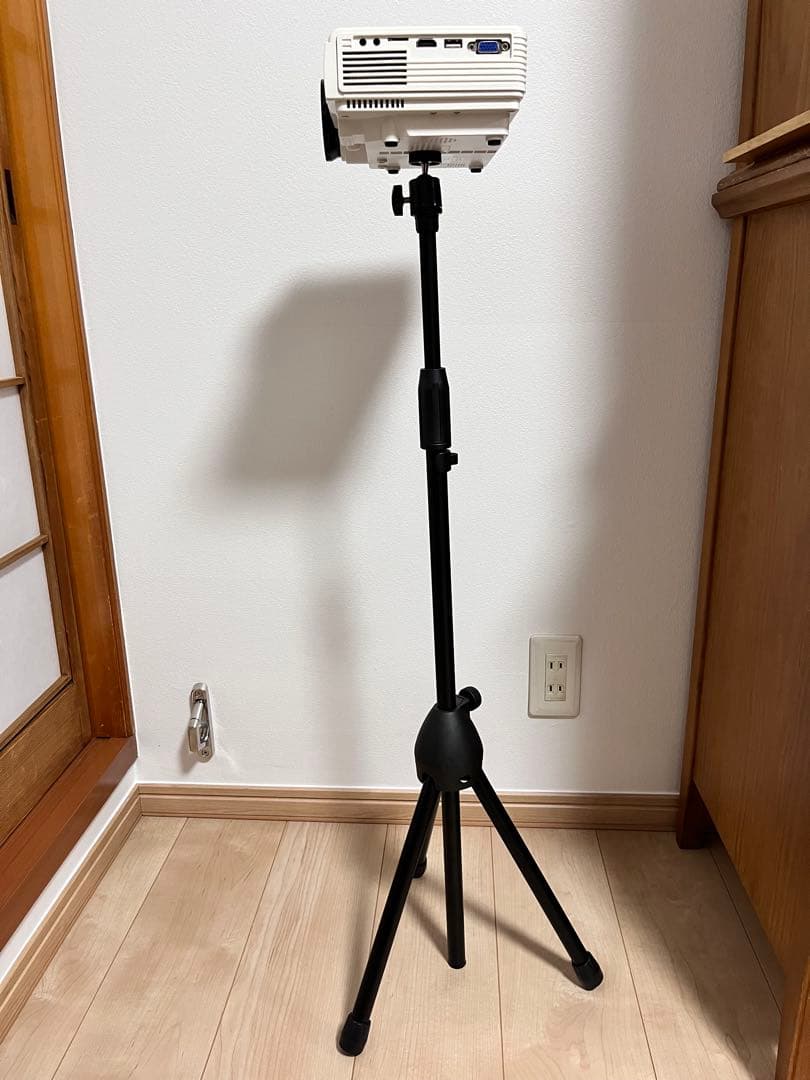 DR.J ミニプロジェクター 三脚付 ホームシアター ホワイトhi-04 箱無し