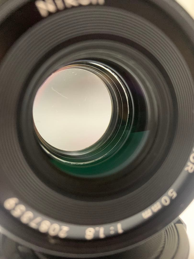 Nikon FE + Ai-S NIKKOR 50mm f/1.8 レンズ付き