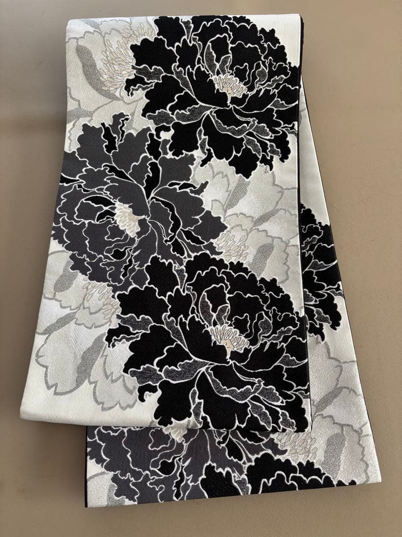 黒×白×金銀糸 牡丹文様 六通 袋帯/振袖 訪問着