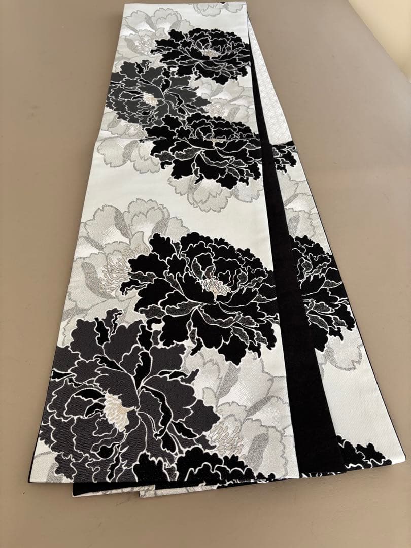 黒×白×金銀糸 牡丹文様 六通 袋帯/振袖 訪問着