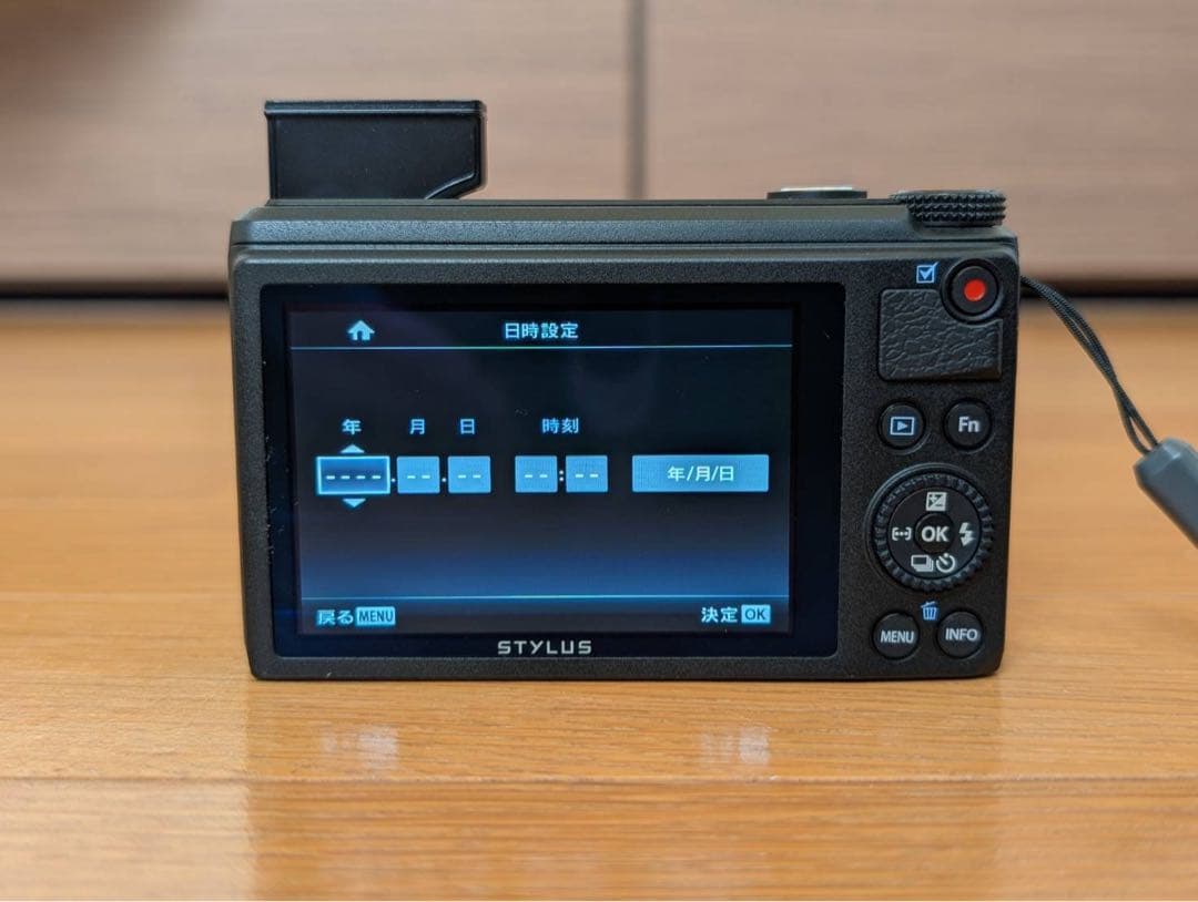 オリンパス　デジカメ　XZ-10