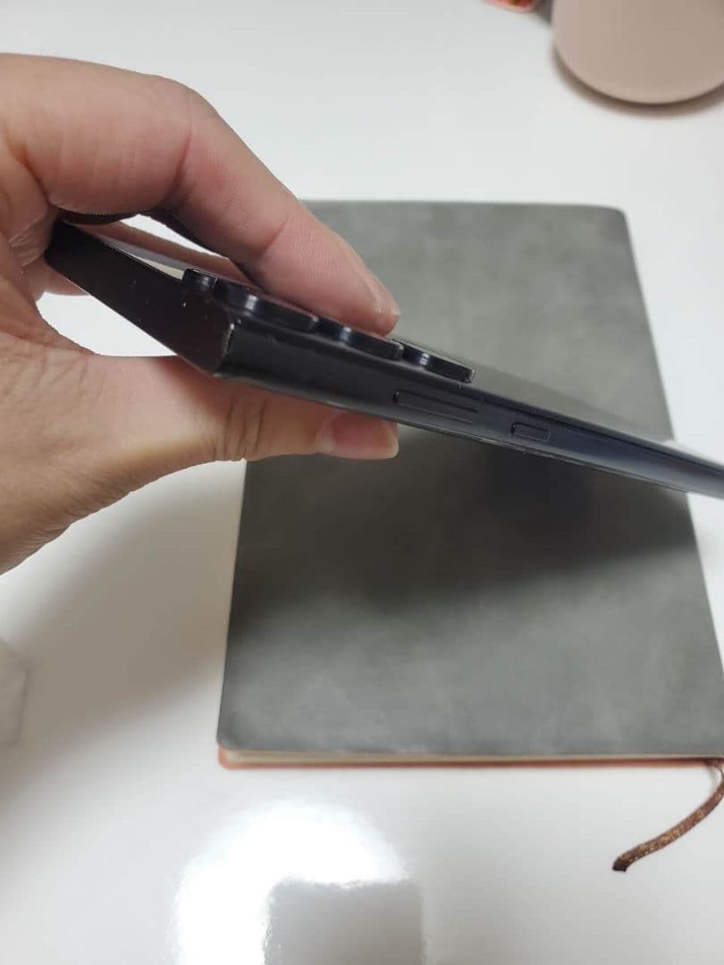 ブラック スマートフォン 本体