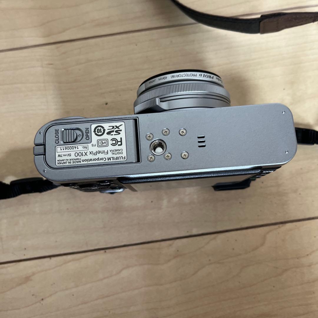 富士フイルムFain Pix X100 シルバー