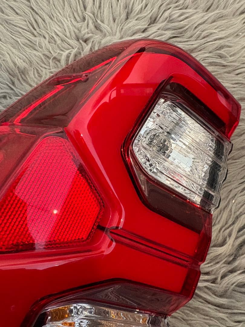 純正　Hilux テールランプ 左のみ　GUN125