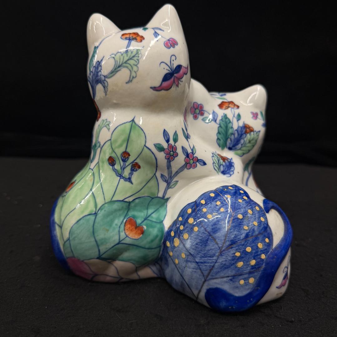 伊万里焼　花柄招き猫猫の置物 縁起物 商売繁盛 開運招福