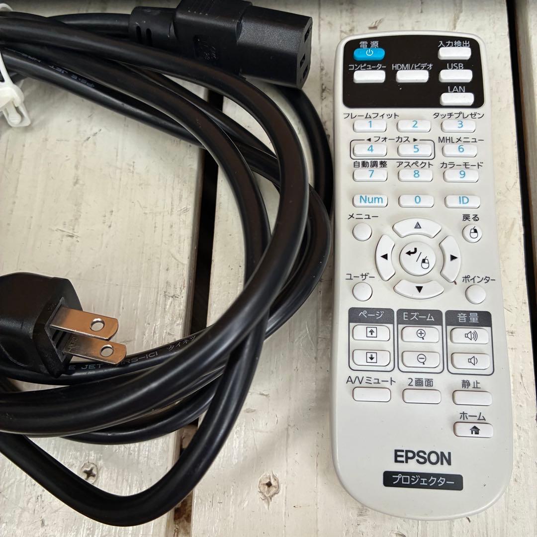 0688 EPSON プロジェクター　EB-1780W ランプ点灯時間1787H