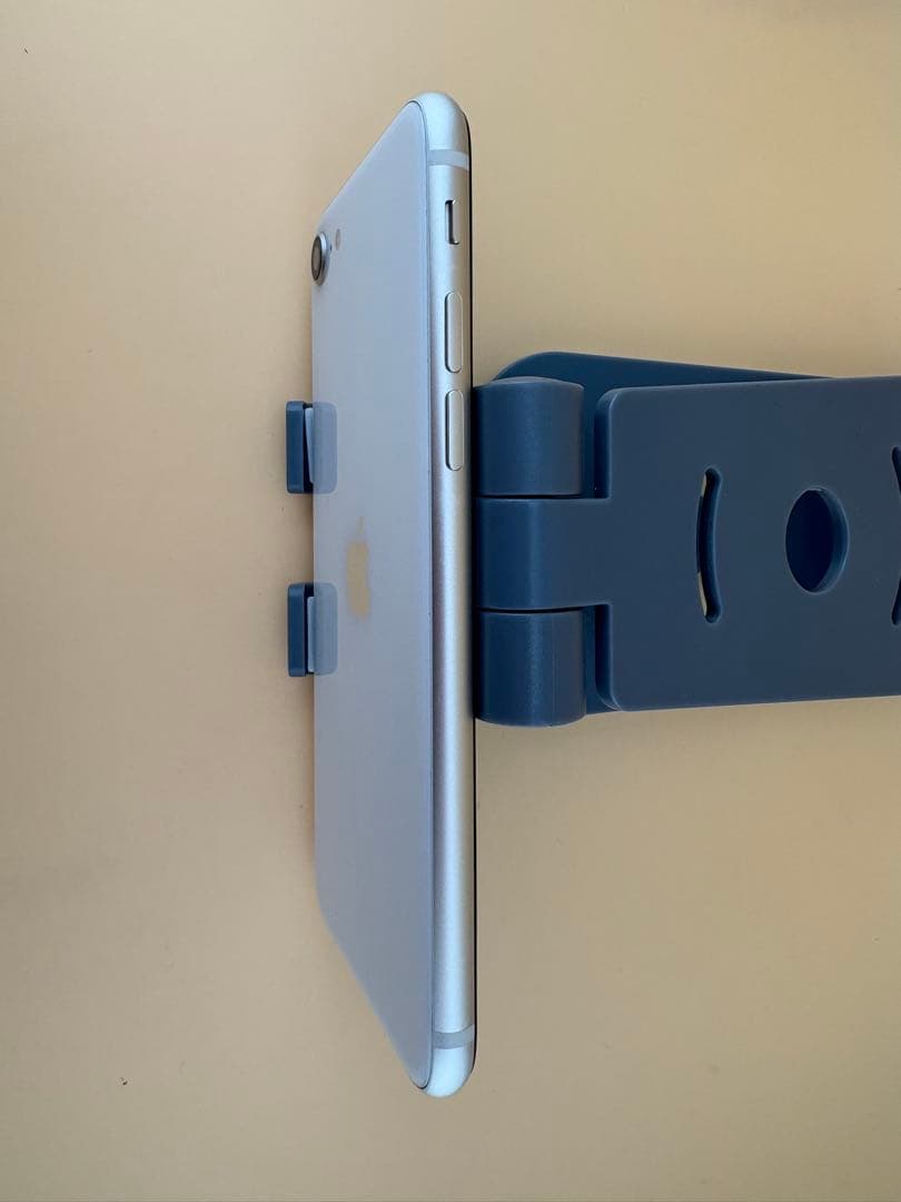 iphone SE 代3世代　128GB スターライト　バッテリー100%