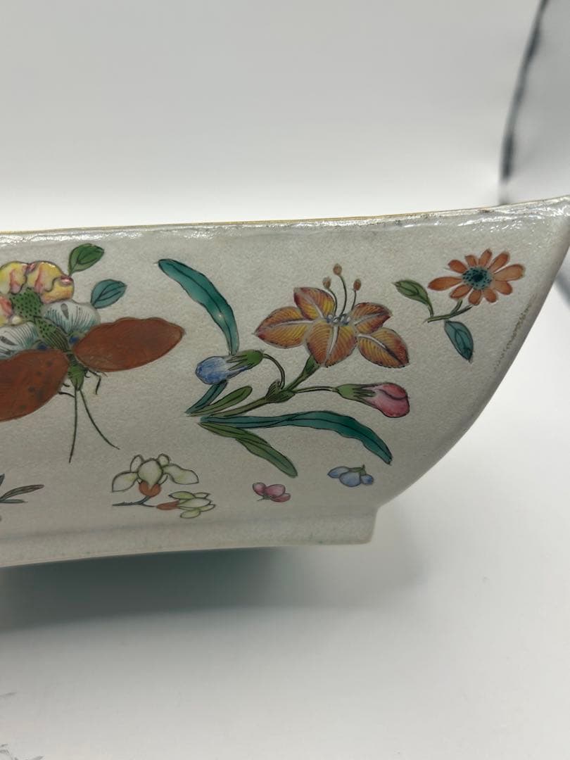 中国　清時代　官窯　大清嘉慶年製　粉彩花卉胡蝶紋馬蹄型碗　送料込み0927