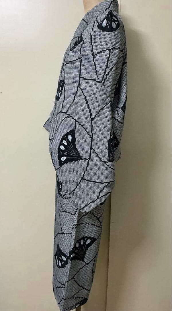 蝶模様絞り柄の小紋着物から　二部式お着物